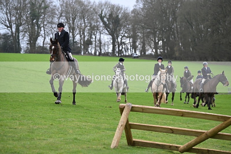 WJ6_9146 - Line Three