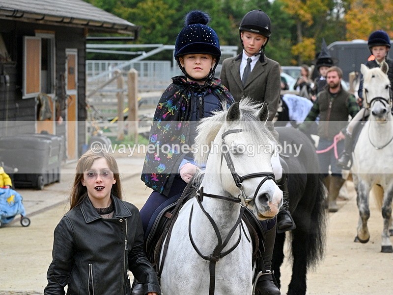 WJ7_5995 - Berks & Bucks - Children's Meet - The Old Farmhouse – Steventon.