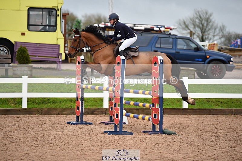 231203A-131230-01295 - Cls 9+10 Children on Horses 1m & 1.10m