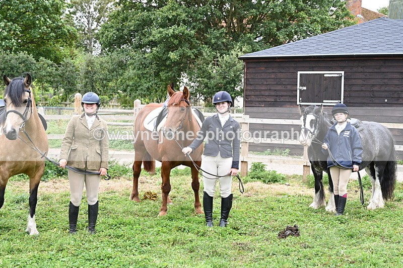 WJ6_2915 - Berks & Bucks - The Old farmhouse - Hound Exercise 20-08-25