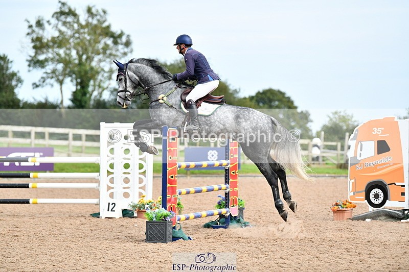 240915A-165041-11119 - Cls 30 Snr Foxhunter