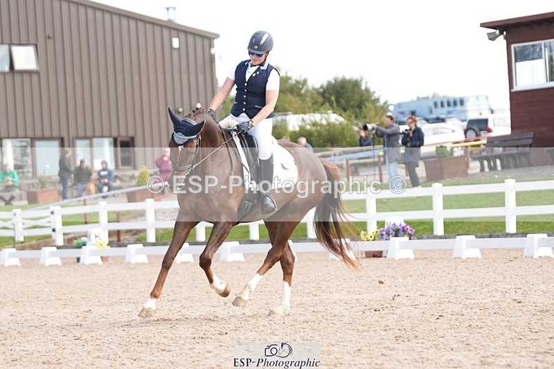 250906-104348-01548 - 006-Verity.PerryVogue