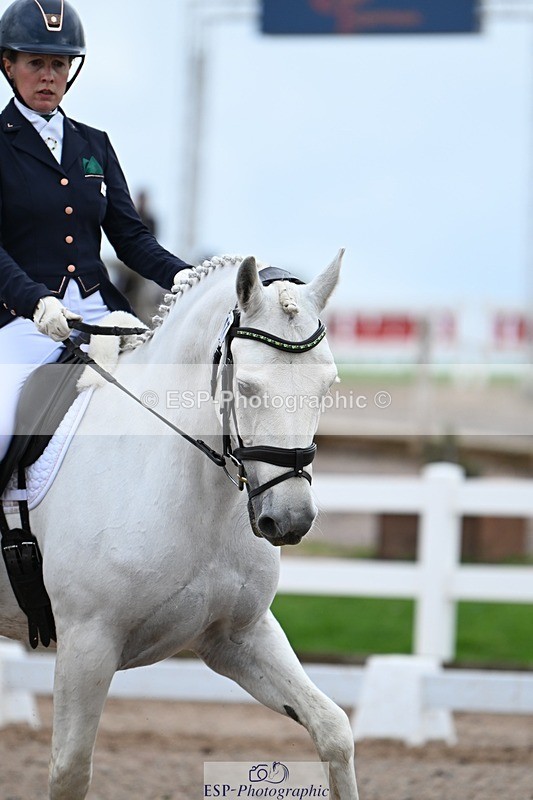 250907-124017-08392 - 067-Laura.PercyConobola.Cascade