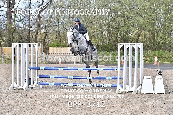 BPP_3712 - CLASS 3 FRI Senior British Novice/ 90cm Open