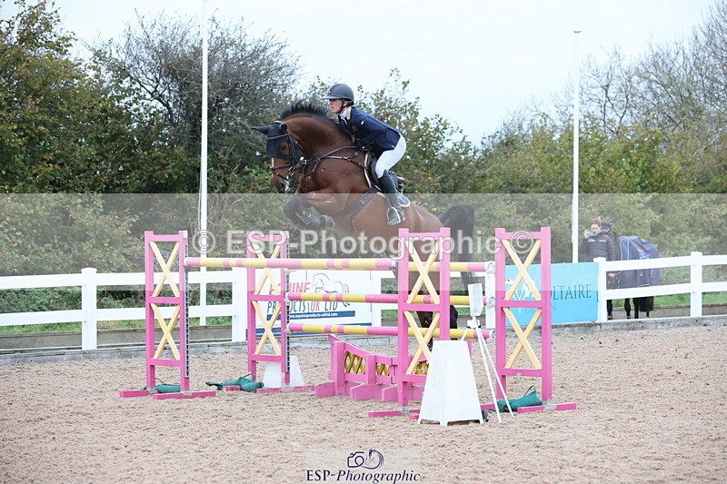 241101A-155425-03116 - FRI Cls 8 National 1.30m