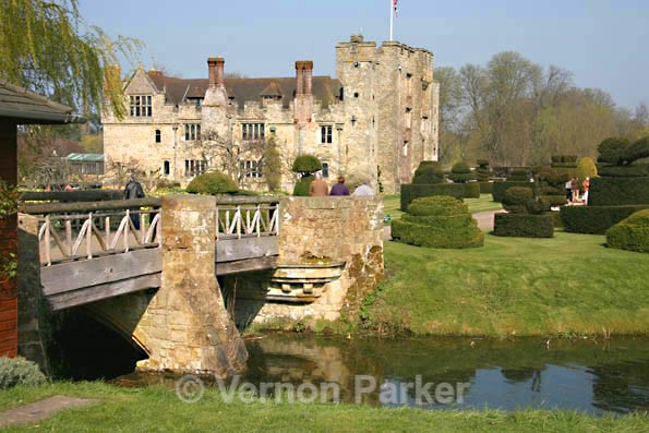Hever Castle - Churches and Castles