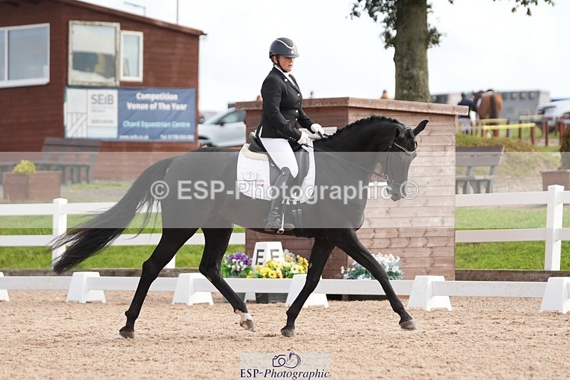 250906-101942-01474 - 003-Helen.JamesDecadent