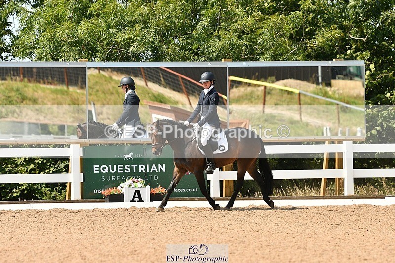 250817-132846-09963 - 090-Sarah.GoddardSaris.Fingers.Crossed