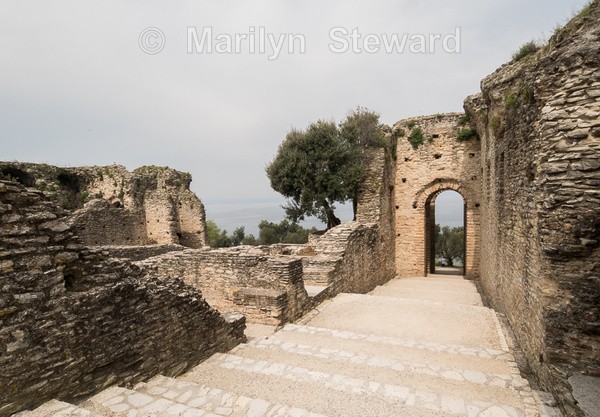 Sirmione - grotto -2 - Lake Garda, Verona and Venice