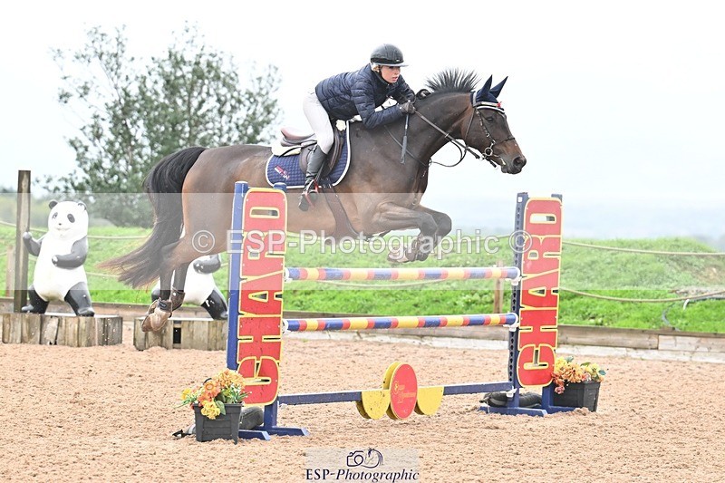 251003-133907-01177 - Cls 3 Foxhunter and 1.20m