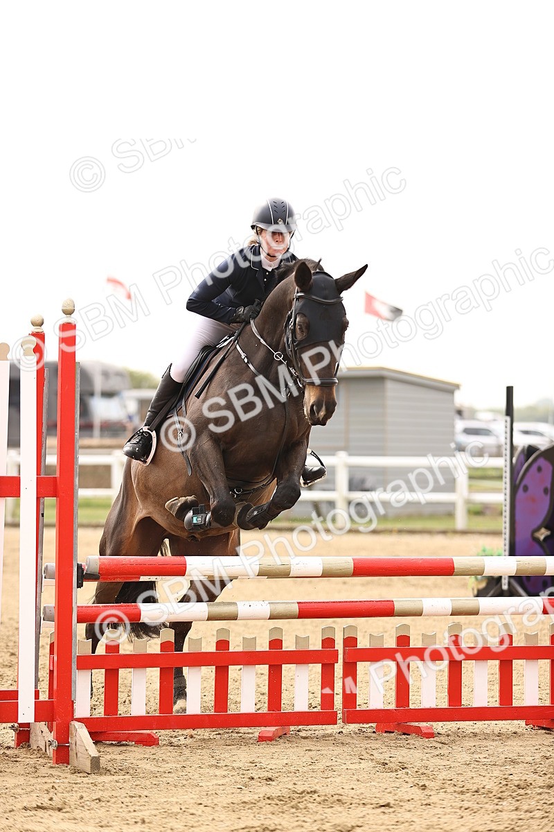  - Class 15 - Senior British novice - 90cm