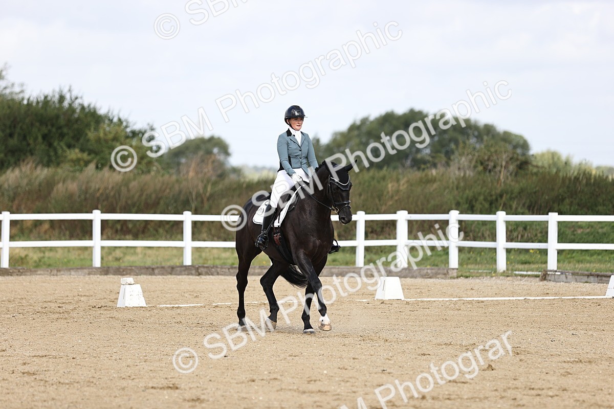 SBM_016056 - Class 14 - Novice 23 - 10.29-11.32