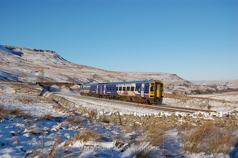JL - 21.12.10 158901 11.51 Carlisle - Leeds Ais Gill - Ais Gill (road bridge southbound)