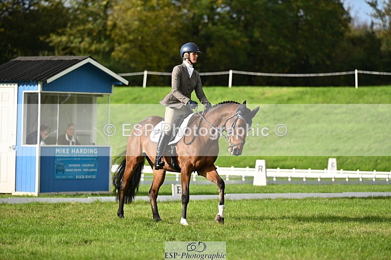 251024A-101556-08012 - F-453-Lucy.Lloyd