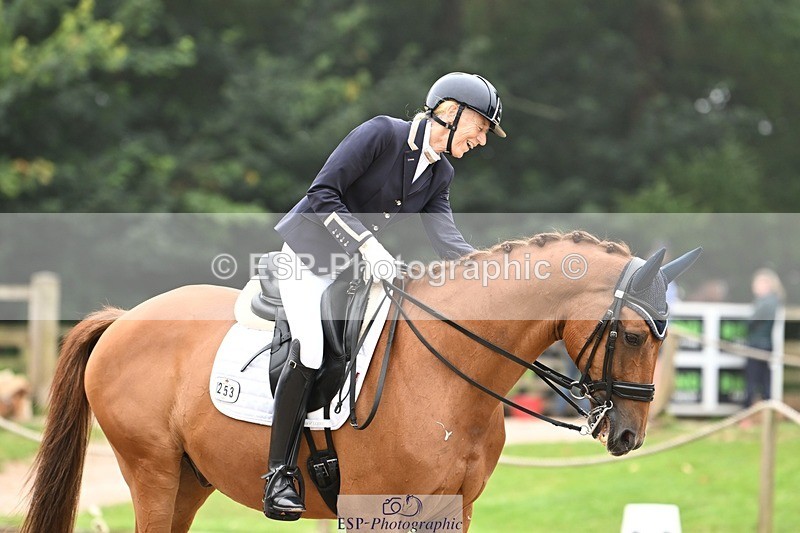 240811-114626-05602 - 253-Pauline.Jaggs-Emilio.Onneke