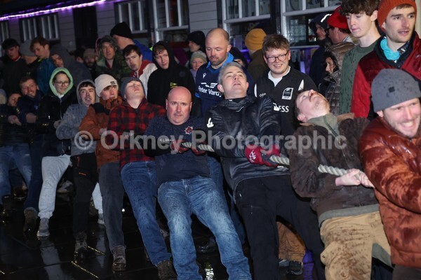 DAD_2062 - Stromness Yule Log Pull