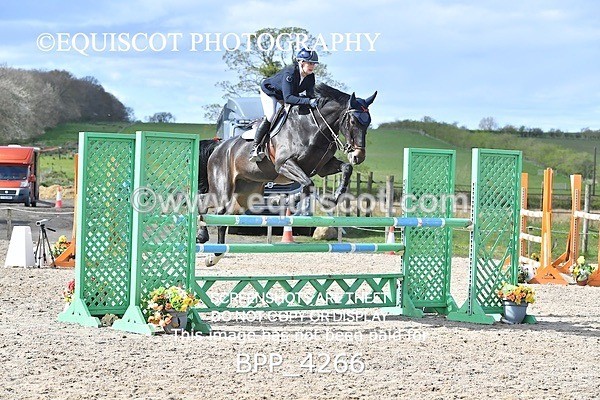 BPP_4266 - CLASS 8 FRI Senior Foxhunter/ 1.20m Open