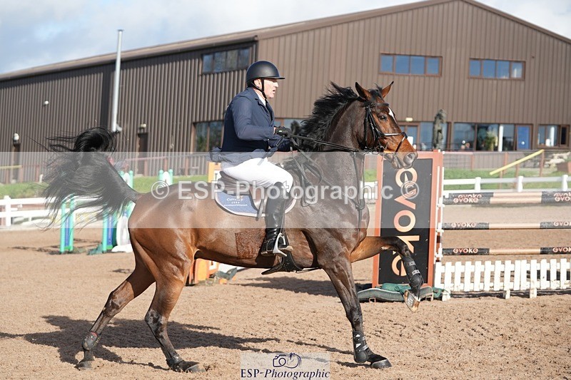 251108-125331-02592 - Cls 13 Foxhunter and 1.20m Open