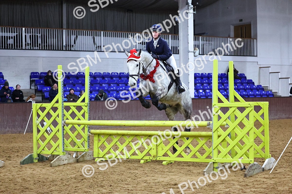 SBM_002794 - Class 6 - Holly & Ivy Stakes - 90cm