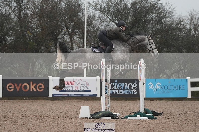 251207-120902-01980 - Cls 20 Snr Newcomers and 1.10m