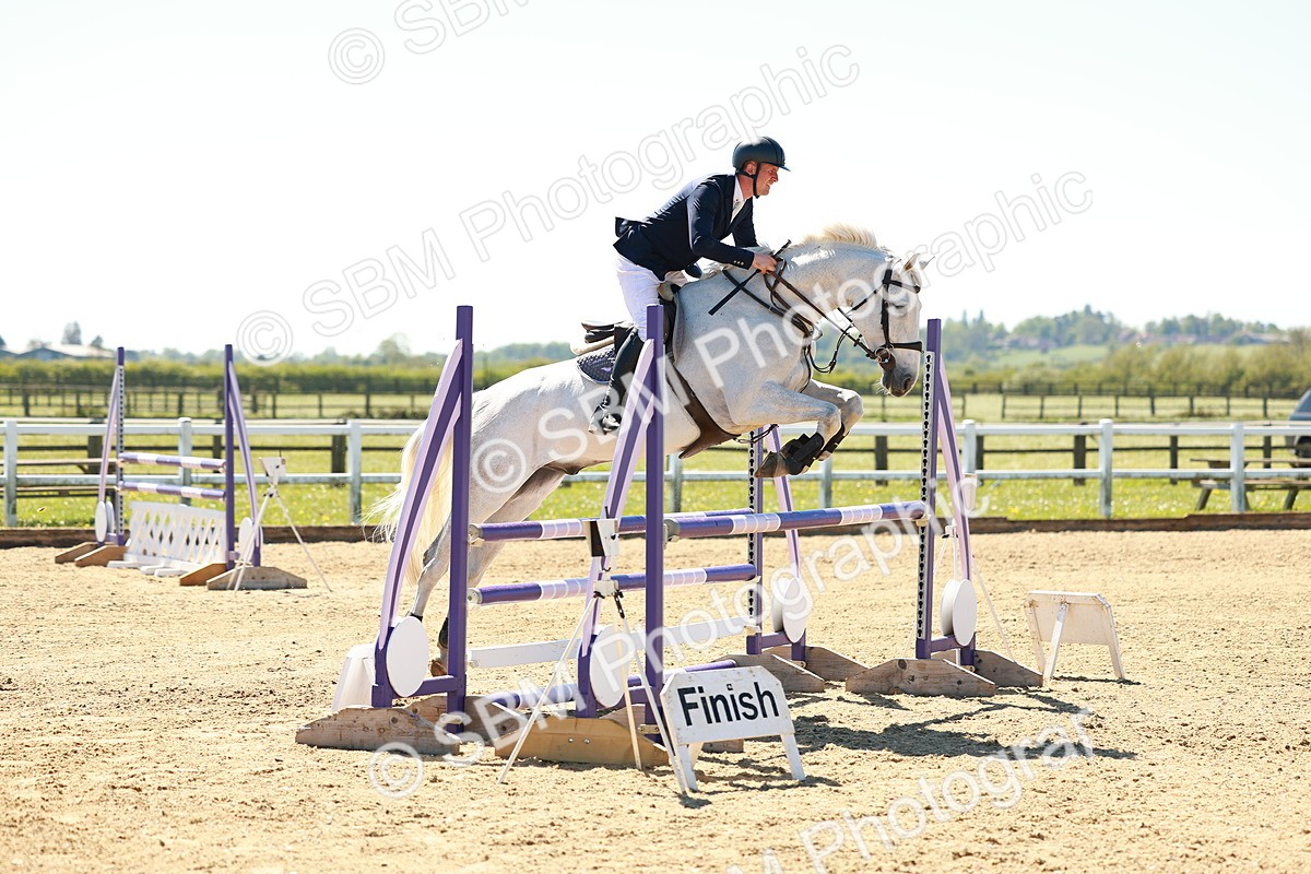 SBM_001401 - Class 4 - Senior Newcomers 1.10m