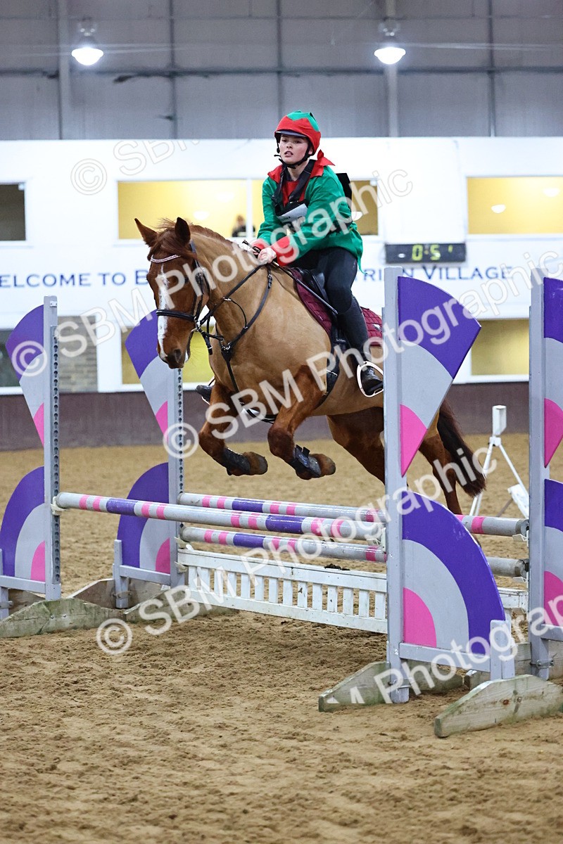 SBM_002656 - Class 6 - Holly & Ivy Stakes - 90cm