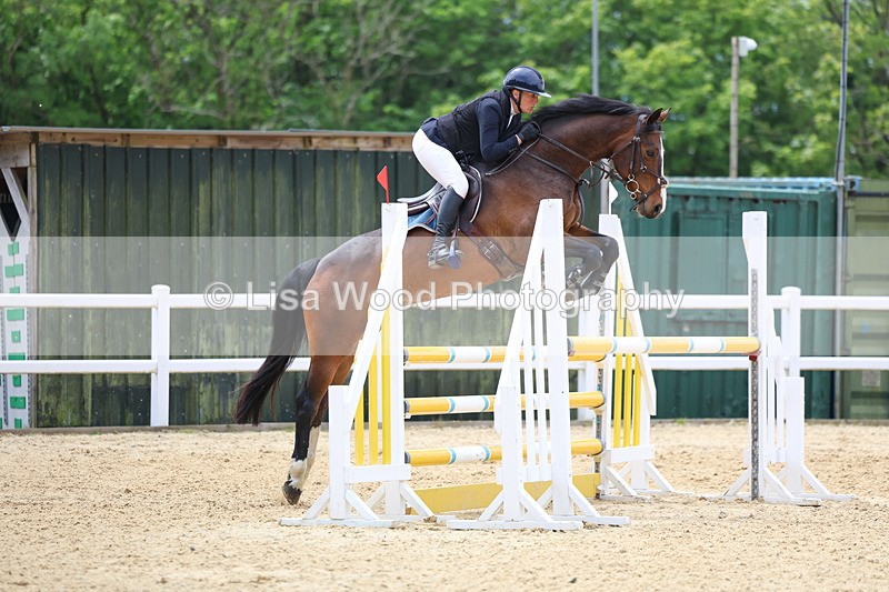 3E7A9464 - Class 8: Senior Newcomers/1.10m open