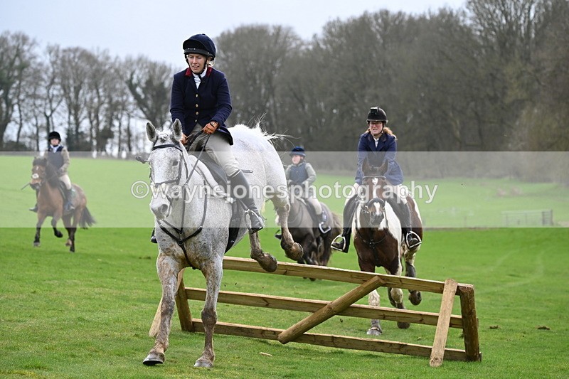 WJ6_9158 - Line Three