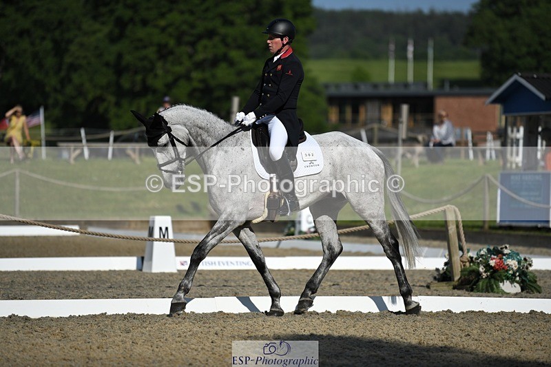 230525-090520-01531 - 302-EN_TARO_DES_VERNIER-Oliver_Townend-WEDTrotUp+DR