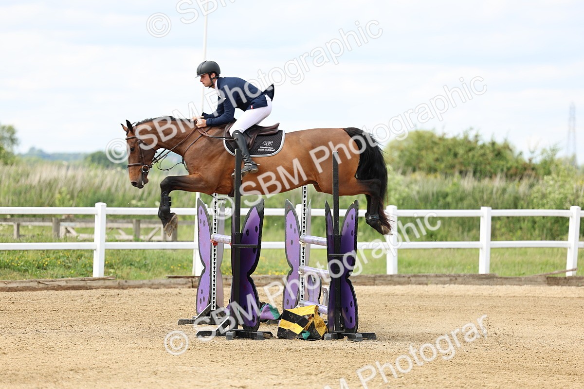 SBM_005955 - Class 19 - Senior Newcomers - 1.10m