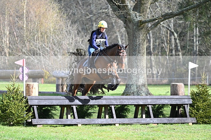 WJ7_0093 - Time 10:13 to 10:38 Times at the Fence