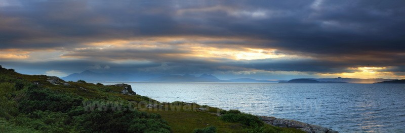 Panoramic View of Cuilin Mountains and Skye.   ref9080 - Panoramic Landsapes
