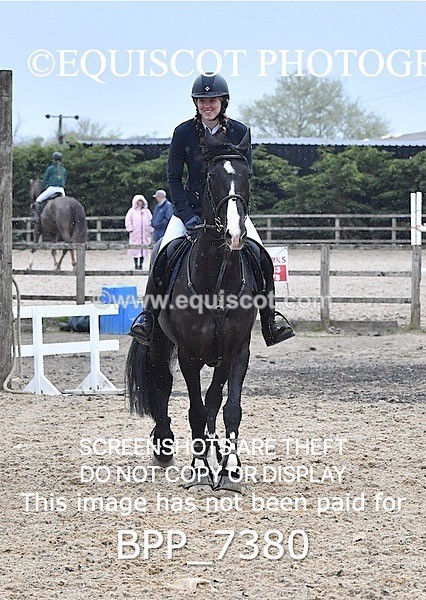 BPP_7380 - CLASS 9 FRI  Senior Newcomers/ 1.10m Open