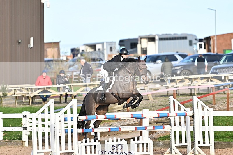 241113A-142439-00872 - Cls 05A&B Snr Fox & 1.20m Open