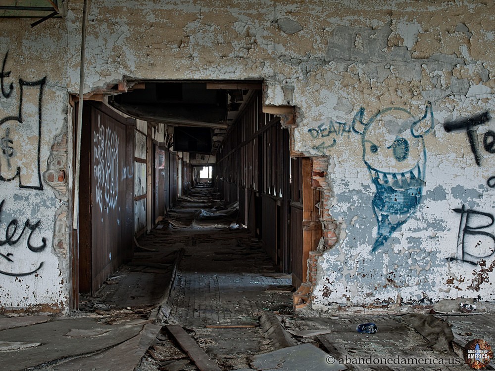 Packard Motor Car Company (Detroit, MI) | Smashed Wall - Packard Motor Car Company