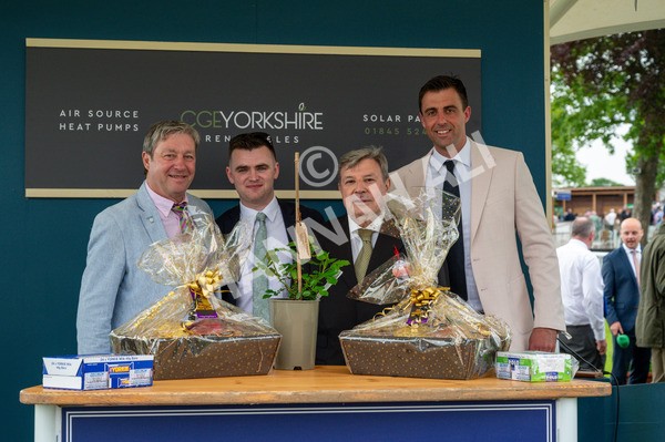 160524-Race 7-London City-8298 - Race 7 5.20pm Collective Green Energy Handicap