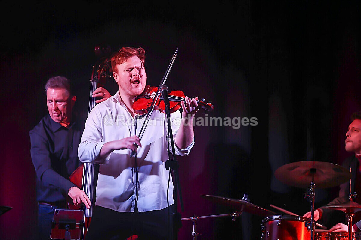 AMP  Ben-144 - AMP TRIO + Ben Holder