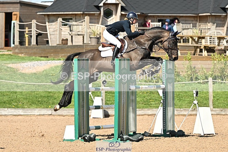 250416-151300-01641 - Cls 6 Foxhunter and 1.20m