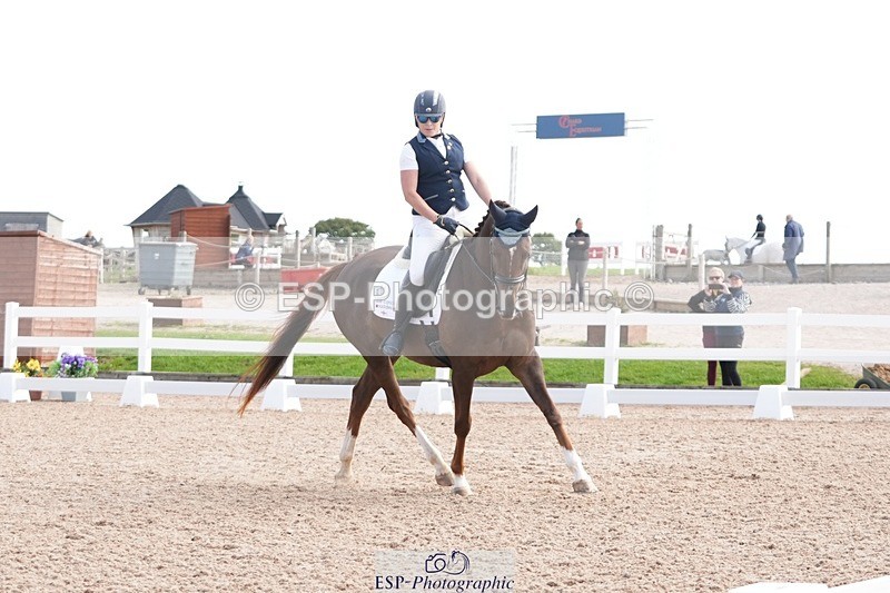 250906-104051-01534 - 006-Verity.PerryVogue