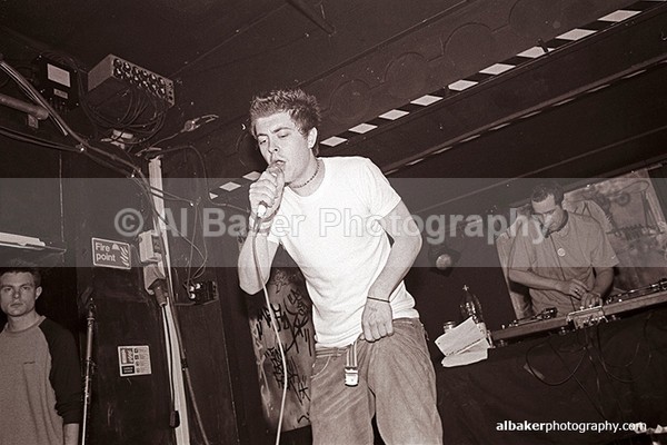 09 - Friends-&-Family @ the-roadhouse 31.05.03