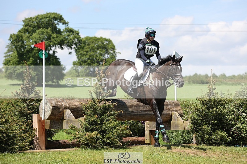 240525-124714-13377 - 101-MORELANDS_CASANOVA-Daisy_Bathe