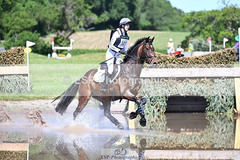 260530A-111210-13313 - C-323-Elizabeth.Barratt