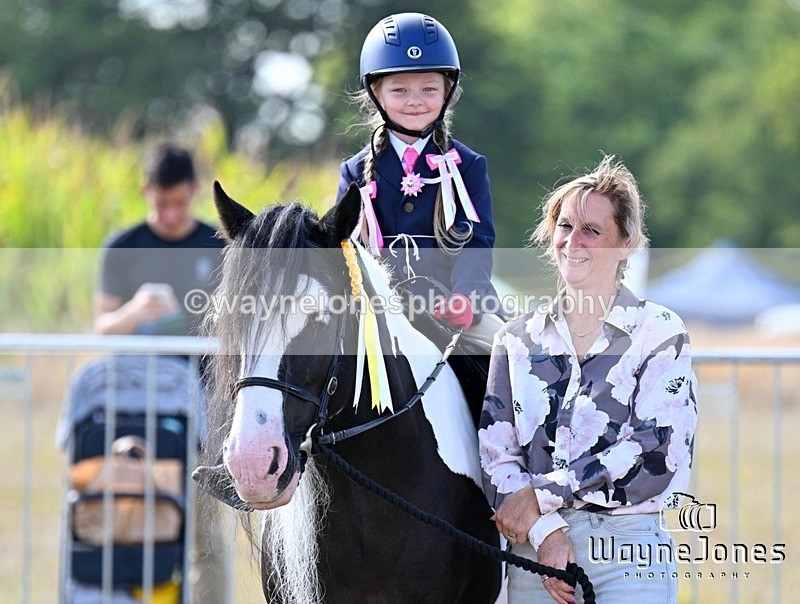 WJ7_9969 - Kellie and Nancy at Swallowfield 31-08-26