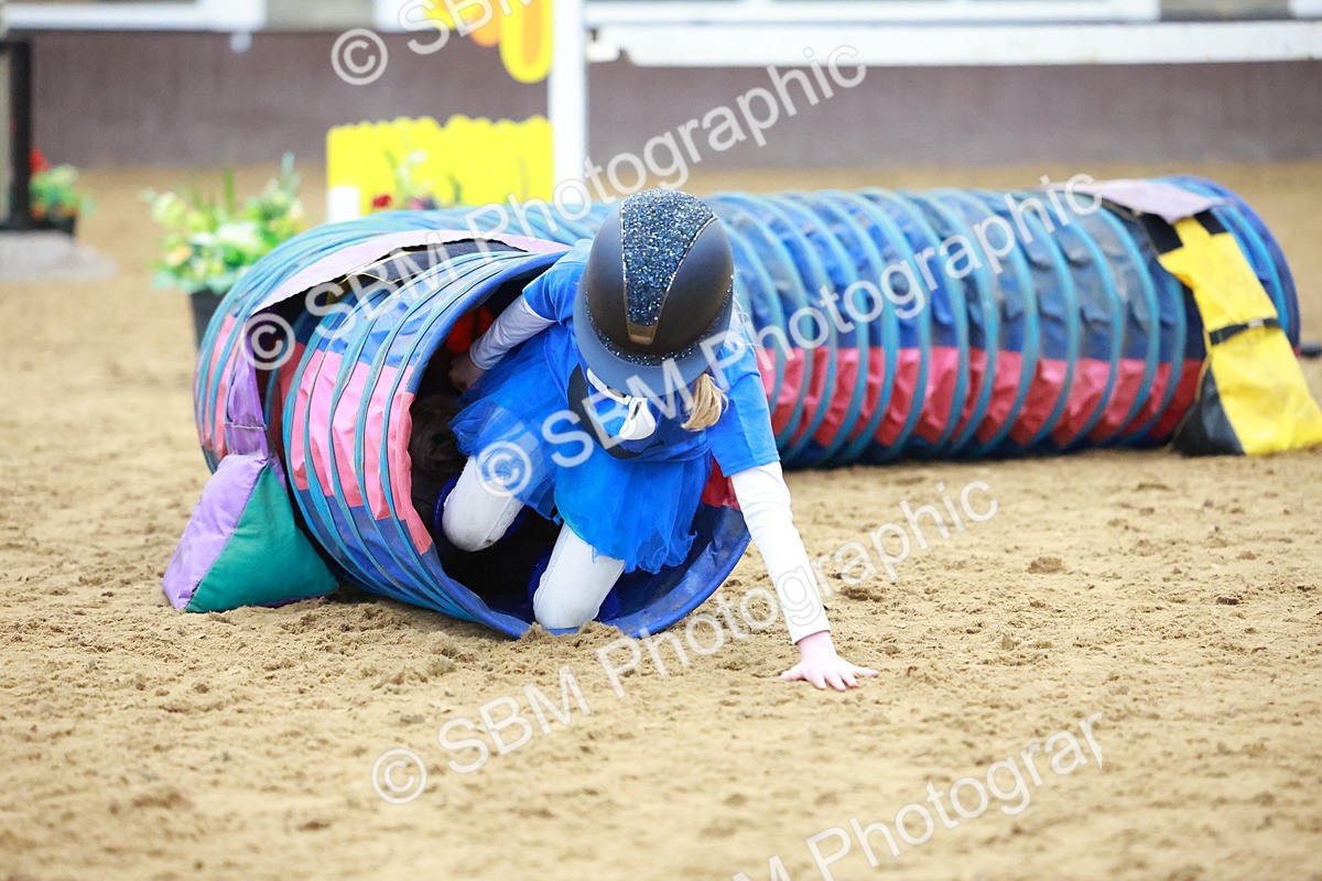 SBM_002142 - Class 3 - Horse & Hound (60cm)