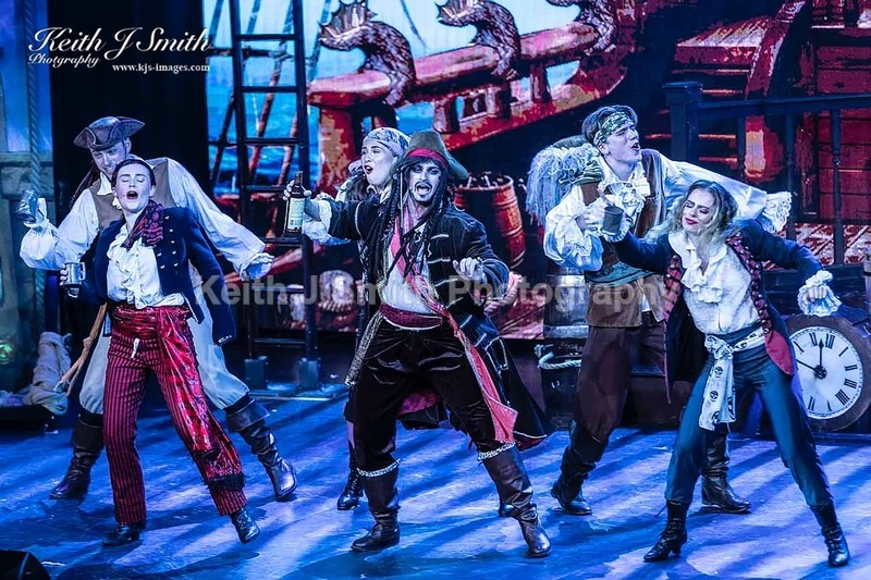 7KJS0941 - Ambition show team