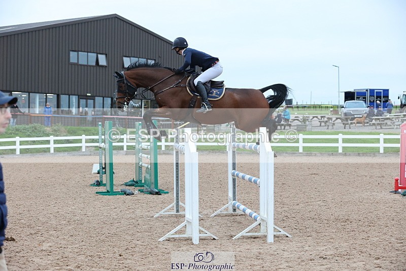 241101A-155446-03124 - FRI Cls 8 National 1.30m