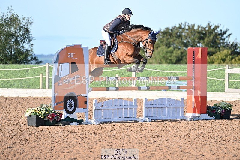 231015A-093514-06987 - Cls 28 Newcomers & 1.10m Open