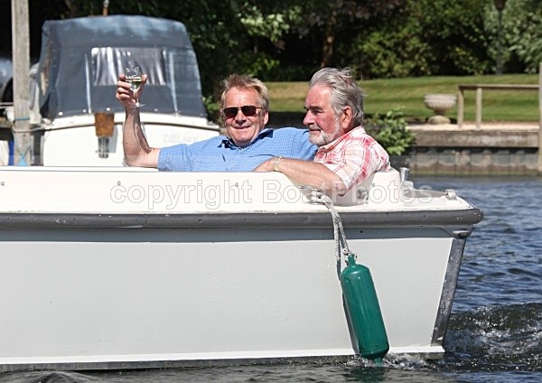 090703 TWO MEN IN A BOAT IMG_7452 - HENLEY REGATTA FRIDAY 3rd JULY 2009