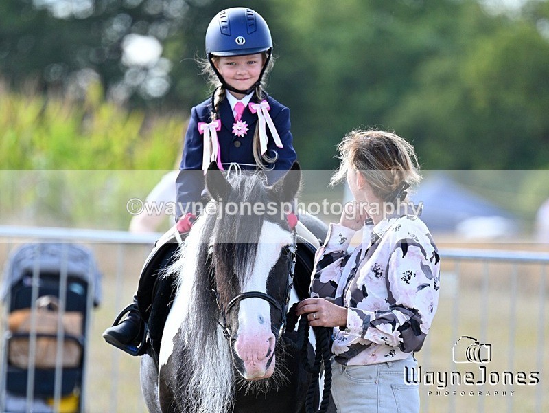 WJ7_9930 - Kellie and Nancy at Swallowfield 31-08-26