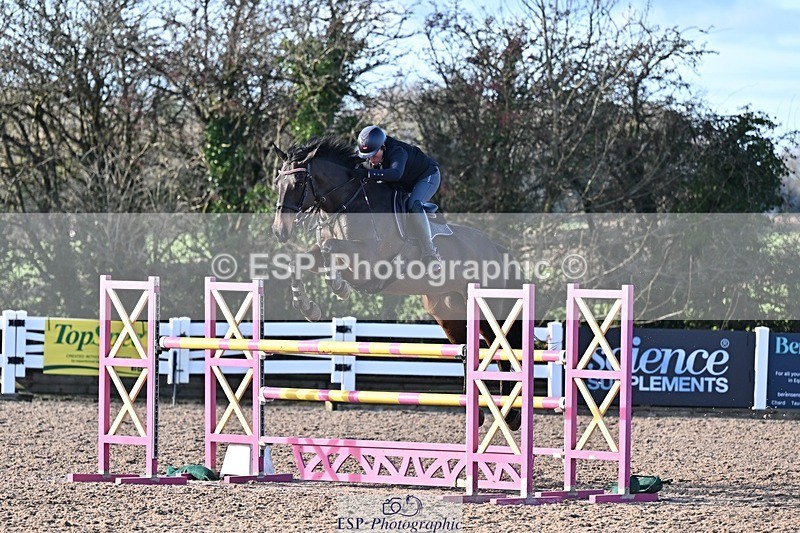 251203-125328-00558 - Cls 4 Newcomers and 1.10m Open